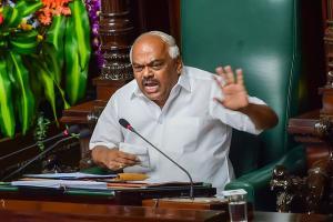 Karnataka Speaker issues notice to 15 rebel MLAs